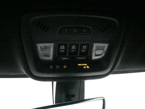 Used 2023 Chevrolet Traverse High Country AWD/4WD image 23