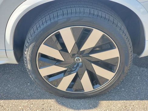 Certified 2024 Volvo XC90 T8 Plus w/ Protection Package Premier AWD/4WD image 7
