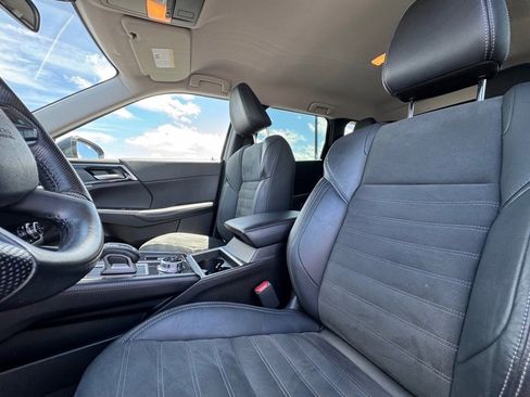 Used 2022 Mitsubishi Outlander SE image 17