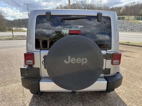 Used 2015 Jeep Wrangler Unlimited Sahara w/ Connectivity Group image 6