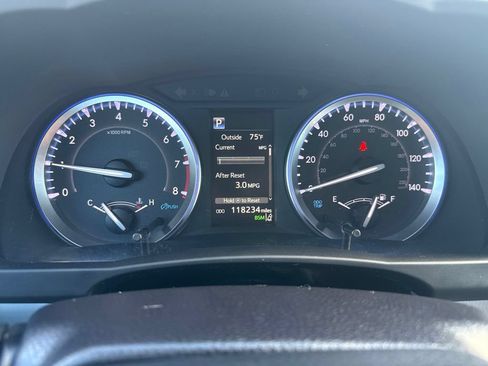 Used 2019 Toyota Highlander XLE AWD/4WD image 13