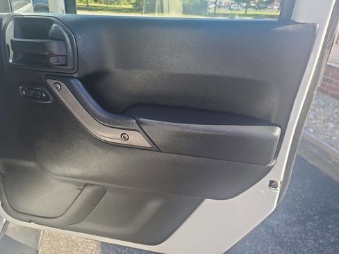 Used 2013 Jeep Wrangler Unlimited Sport image 29