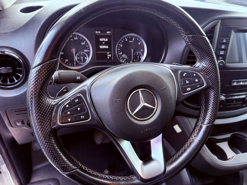 Used 2022 Mercedes-Benz Metris image 3
