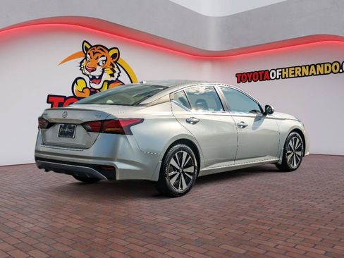 Used 2022 Nissan Altima 2.5 SV FWD image 6