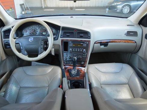 Used 2005 Volvo XC70 AWD/4WD image 48