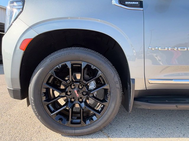 Used 2024 GMC Yukon XL SLT w/ SLT Premium Package AWD/4WD image 9