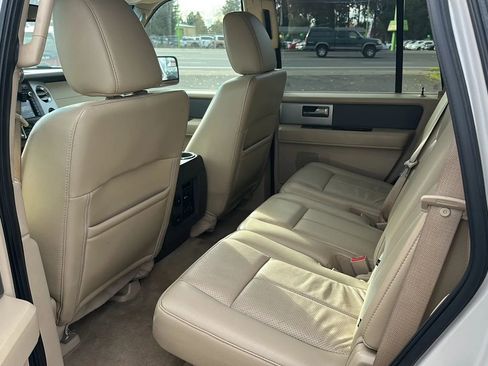 Used 2013 Ford Expedition XLT image 11