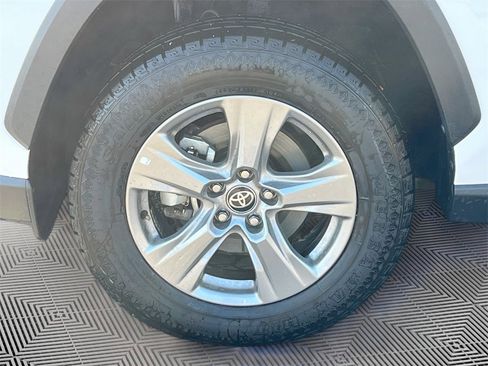 Used 2024 Toyota RAV4 XLE image 31