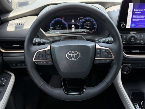 Used 2025 Toyota Grand Highlander AWD Hybrid image 13