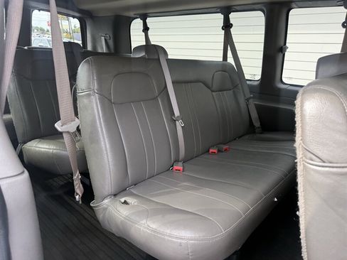 Used 2018 Chevrolet Express 3500 LS RWD image 19