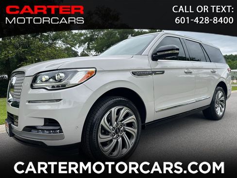 Used 2023 Lincoln Navigator Reserve AWD/4WD image 1