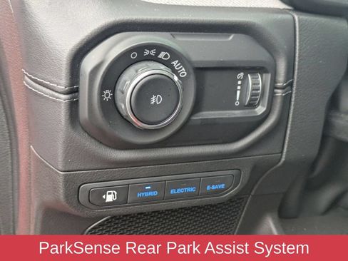 Used 2025 Jeep Wrangler Unlimited Sahara w/ Safety Group AWD/4WD image 13