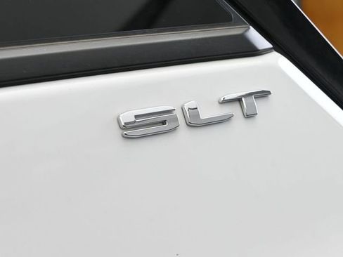 Used 2023 GMC Terrain SLT image 15