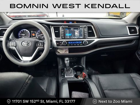 Used 2017 Toyota Highlander Limited image 15