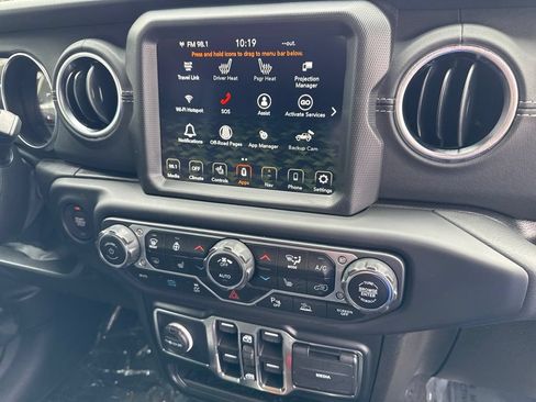 Used 2021 Jeep Wrangler Unlimited Sahara w/ Cold Weather Group AWD/4WD image 33