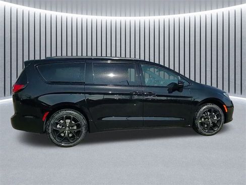 New 2026 Chrysler Pacifica Select w/ S Appearance Package image 7