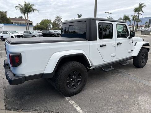 Used 2023 Jeep Gladiator Sport AWD/4WD image 4