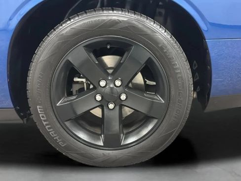 Used 2012 Dodge Challenger SXT RWD image 28