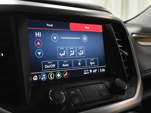 Used 2022 GMC Acadia SLE w/ Driver Convenience Package image 17