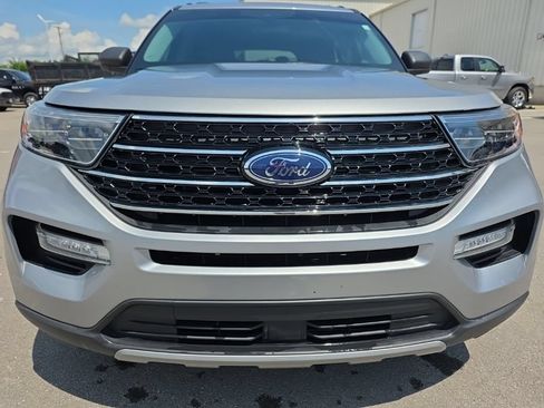 Used 2021 Ford Explorer XLT w/ Equipment Group 202A AWD/4WD image 2