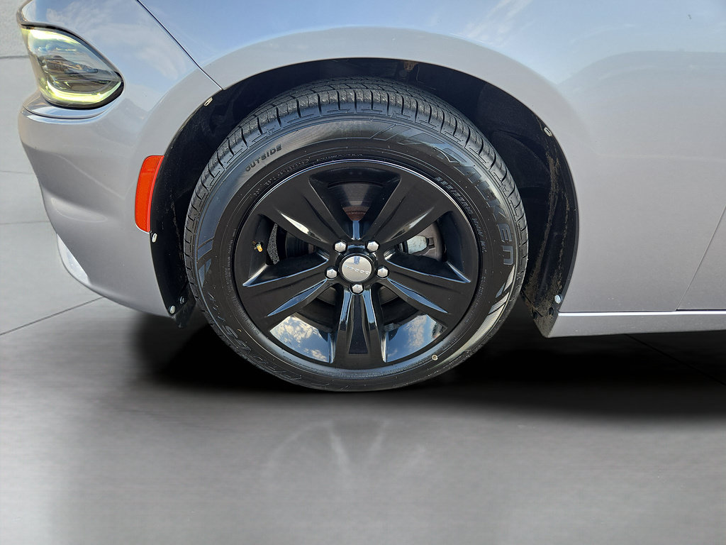 Used 2017 Dodge Charger SXT RWD image 36