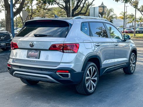 Certified 2023 Volkswagen Taos SE w/ Panoramic Sunroof Package FWD image 6