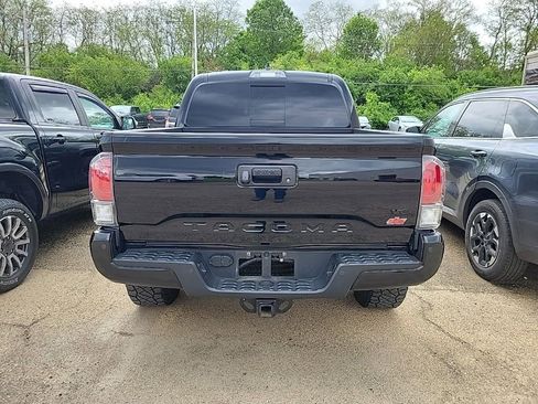 Used 2022 Toyota Tacoma TRD Sport w/ TRD Premium Sport Package AWD/4WD image 3