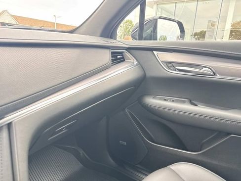 Certified 2024 Cadillac XT5 Luxury w/ LPO, Floor Liner Package AWD/4WD image 45