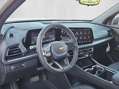 New 2026 Chevrolet Traverse LT w/ Driver Confidence Package FWD image 3