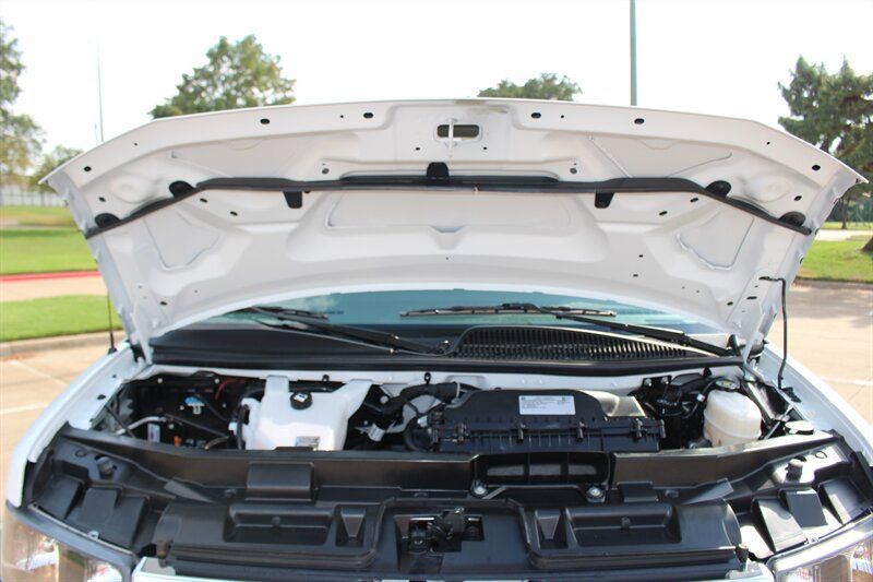 Used 2025 GMC Savana 3500 LT w/ LT Preferred Equipment Group RWD image 31