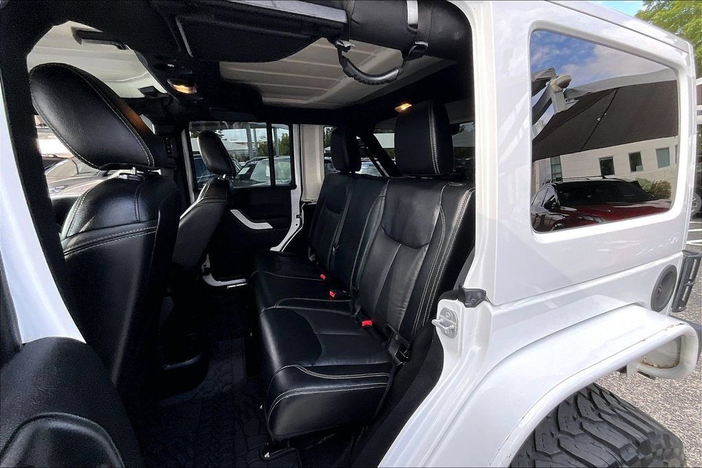Used 2017 Jeep Wrangler Unlimited Sahara w/ Max Tow Package AWD/4WD image 34