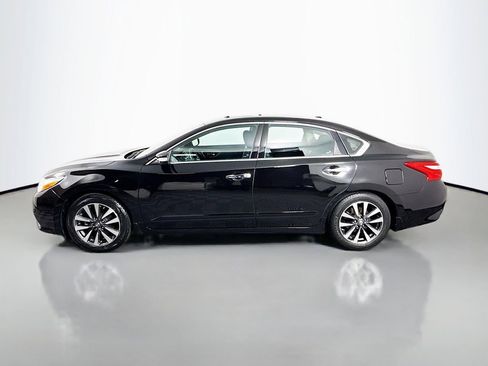 Used 2017 Nissan Altima 2.5 SV w/ Convenience Package image 4