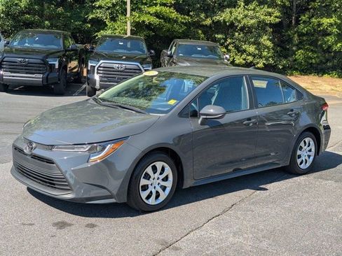 Used 2025 Toyota Corolla LE FWD image 3