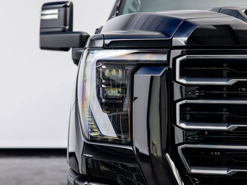 Used 2025 GMC Sierra 2500 AT4 w/ AT4 Premium Plus Package image 3