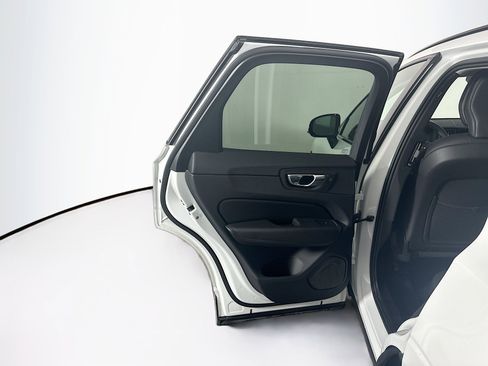 Used 2024 Volvo XC60 B5 Core image 27