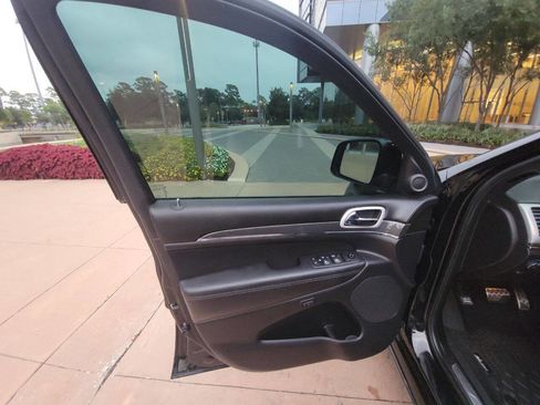 Used 2021 Jeep Grand Cherokee SRT image 8