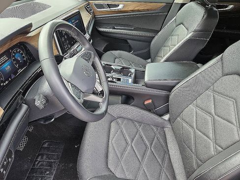 Used 2024 Volkswagen Atlas SE FWD image 10