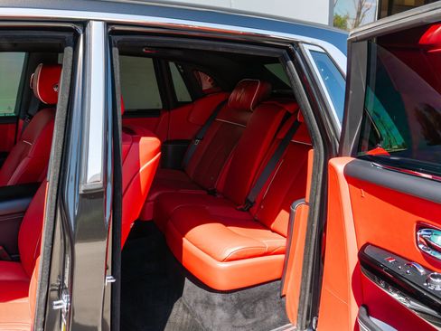 Used 2021 Rolls-Royce Phantom Sedan RWD image 51