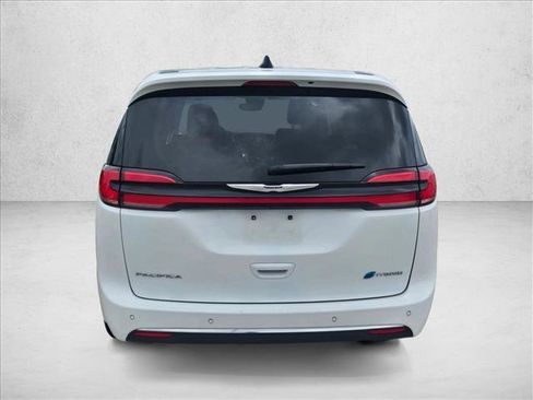 Used 2024 Chrysler Pacifica Limited FWD image 6