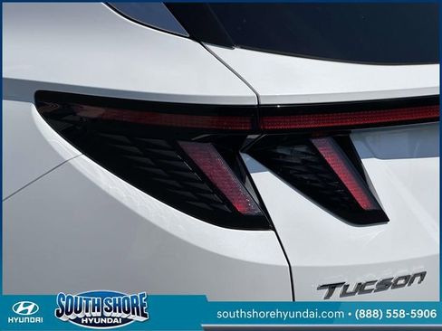Certified 2023 Hyundai Tucson Limited AWD/4WD image 11