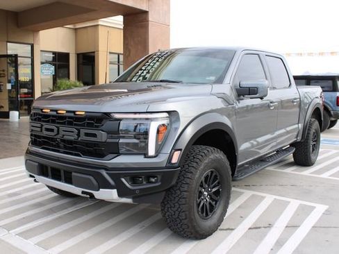 Used 2025 Ford F150 Raptor image 3