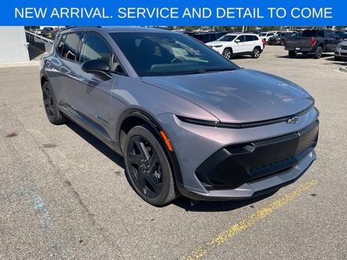 Used 2024 Chevrolet Equinox EV RS FWD image 8