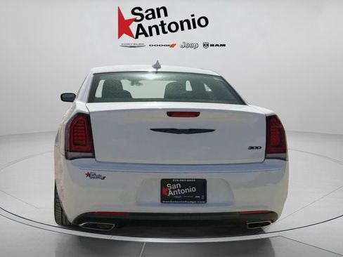 Used 2023 Chrysler 300 Touring w/ Sport Appearance Package RWD image 12