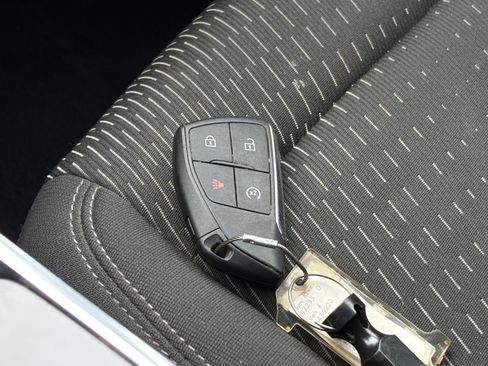 Used 2025 Chevrolet Equinox LT FWD image 23