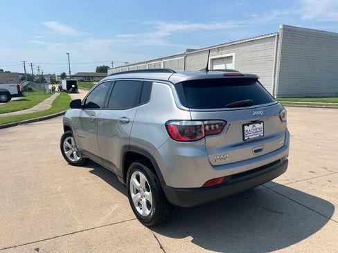 Used 2019 Jeep Compass Latitude AWD/4WD image 3