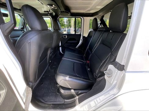 Used 2023 Jeep Wrangler Unlimited Sahara w/ Cold Weather Group AWD/4WD image 15