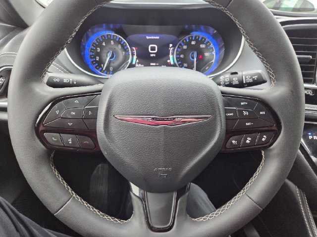 Used 2025 Chrysler Pacifica Limited FWD image 21