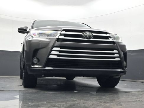 Used 2017 Toyota Highlander XLE AWD/4WD image 30