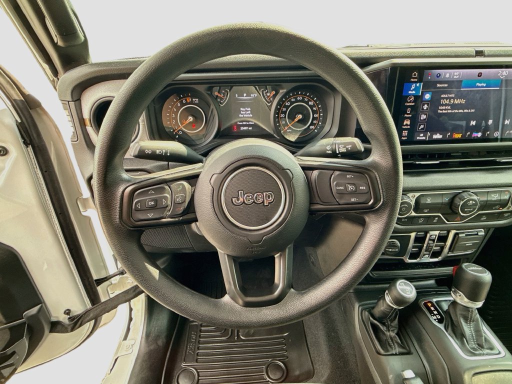 Used 2025 Jeep Gladiator Sport AWD/4WD image 11