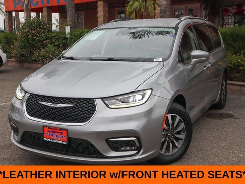 Used 2021 Chrysler Pacifica Touring-L FWD image 4